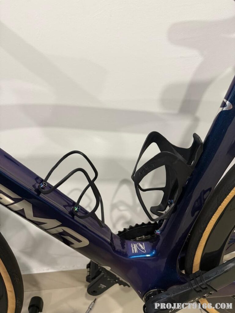 Redshift Carbon Bottle Cage